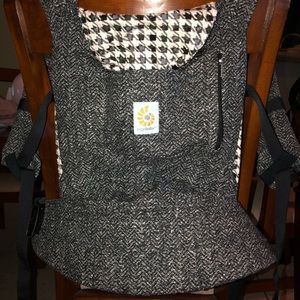 Ergo Baby Black Twill Carrier